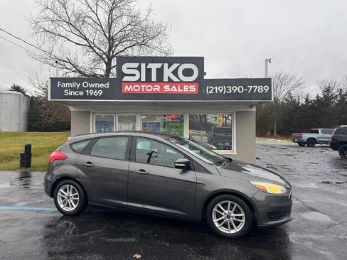 Used 2015 Ford Focus SE image 1