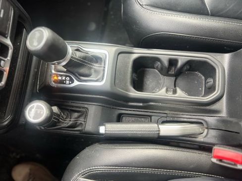 Used 2023 Jeep Wrangler Unlimited Sahara w/ LED Lighting Group AWD/4WD image 17