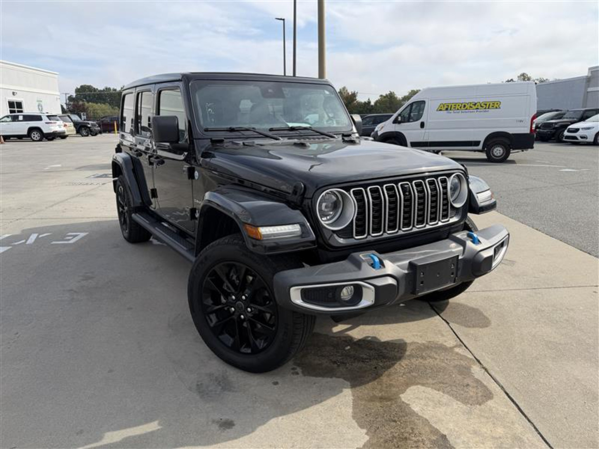 Used 2024 Jeep Wrangler Unlimited Sahara w/ Technology Group AWD/4WD image 10