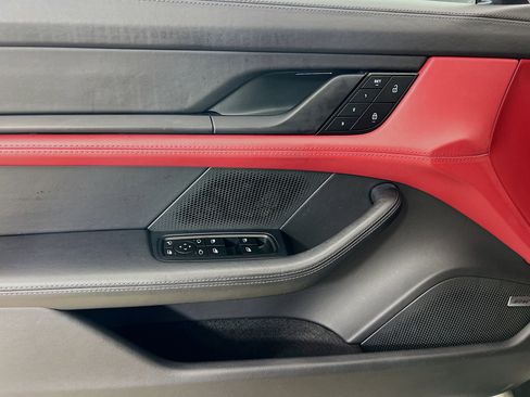 Used 2023 Porsche Taycan 4S image 18