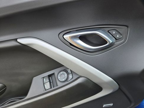 Used 2023 Chevrolet Camaro LT w/ Technology Package image 17