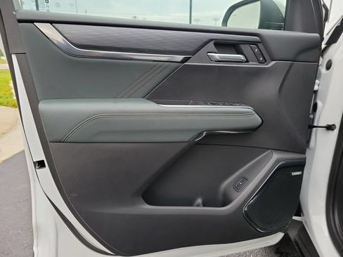 Used 2025 GMC Acadia AT4 w/ LPO, Floor Liner Package AWD/4WD image 9