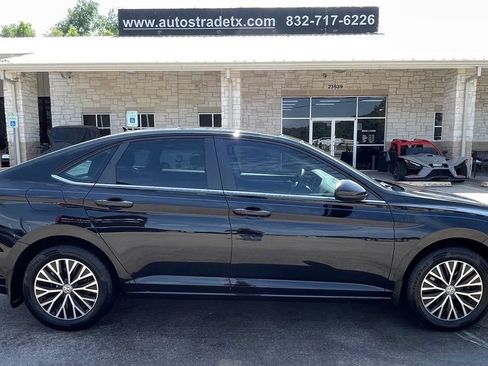 Used 2019 Volkswagen Jetta SE w/ Cold Weather Package FWD image 5