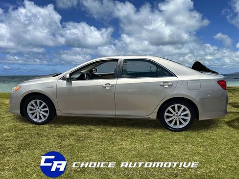 Used 2013 Toyota Camry XLE w/ Leather Pkg FWD image 3