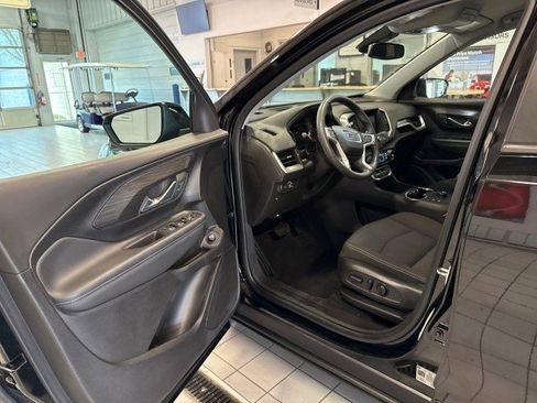 Used 2024 GMC Terrain SLE w/ Driver Convenience Package image 13