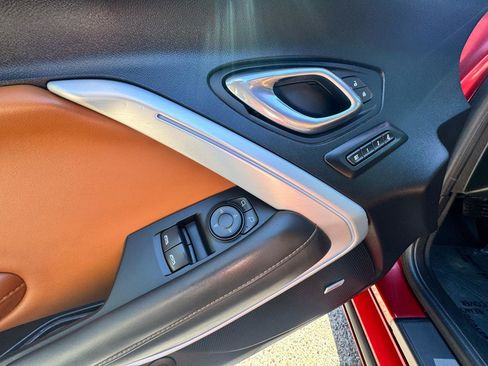 Used 2021 Chevrolet Camaro SS RWD image 8