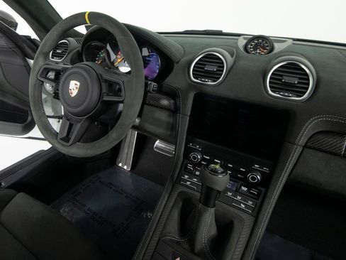 Certified 2025 Porsche 718 Cayman GT4 RS RWD image 34