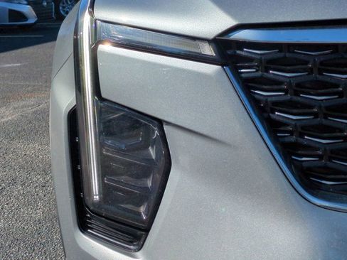 Used 2024 Cadillac XT4 Premium Luxury image 10