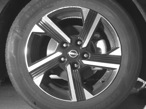 Used 2025 Nissan Sentra SV image 13