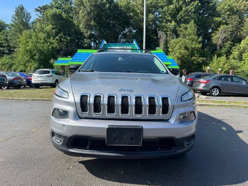 Used 2017 Jeep Cherokee Sport w/ Cold Weather Group AWD/4WD image 2