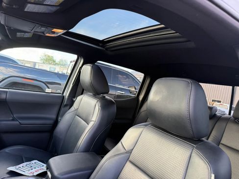 Used 2020 Toyota Tacoma TRD Sport w/ TRD Premium Sport Package image 31