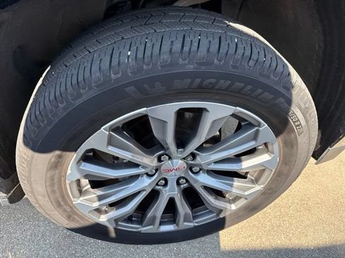 Used 2021 GMC Yukon XL Denali w/ Denali Premium Package AWD/4WD image 12