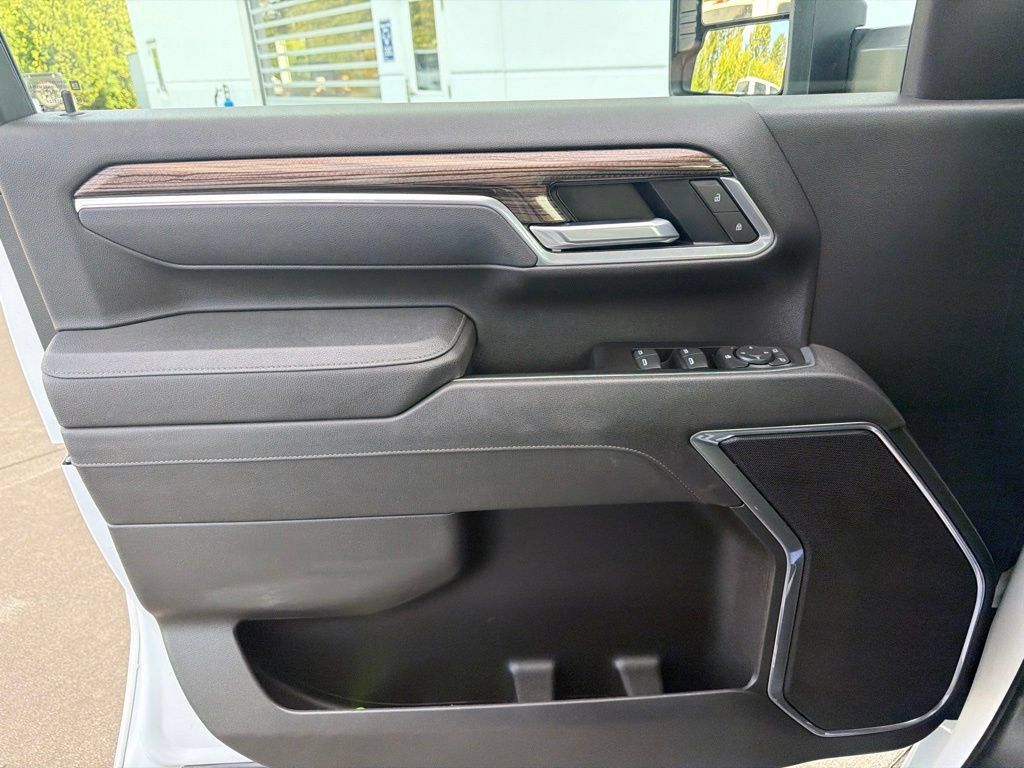 Used 2026 Chevrolet Silverado 3500 LT AWD/4WD image 17