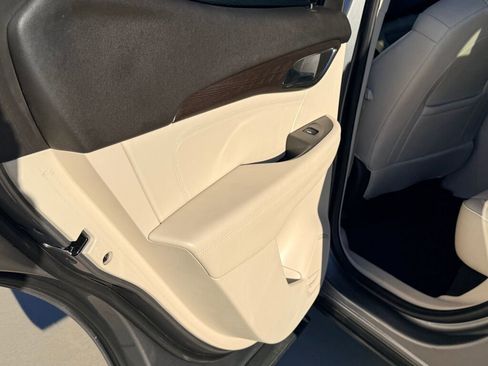 Used 2021 Buick Envision Avenir w/ Technology Package II image 18