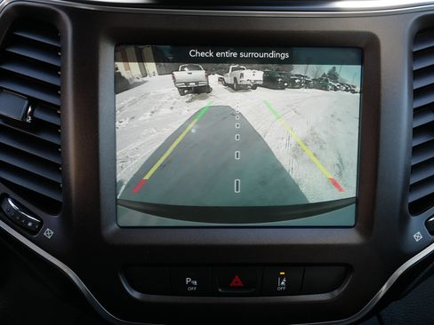 Used 2021 Jeep Cherokee Trailhawk image 27