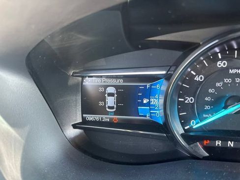 Used 2017 Ford Explorer XLT w/ Equipment Group 202A AWD/4WD image 7
