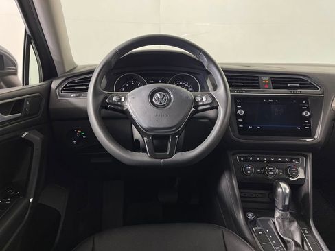 Used 2020 Volkswagen Tiguan SE w/ Panoramic Sunroof Package image 15