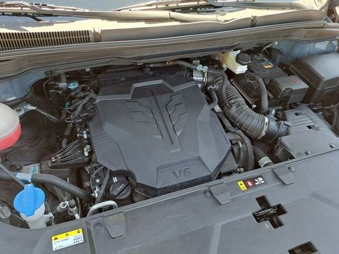 Used 2024 Kia Carnival EX FWD image 34