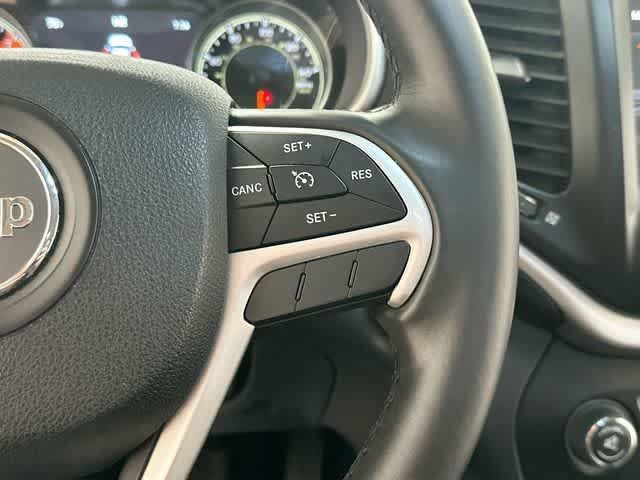 Used 2016 Jeep Cherokee Trailhawk AWD/4WD image 9