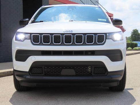 Used 2023 Jeep Compass Sport AWD/4WD image 6