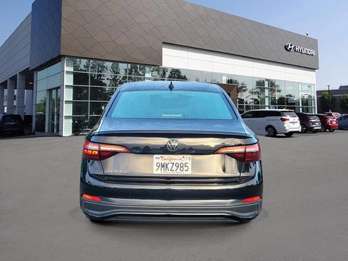 Used 2024 Volkswagen Jetta SE FWD image 4