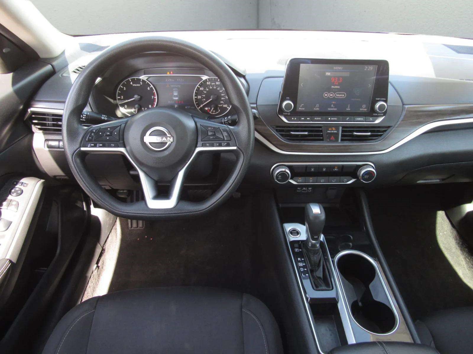 Used 2024 Nissan Altima 2.5 SV FWD image 15