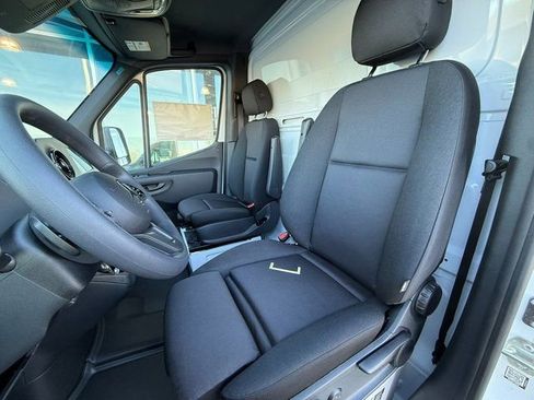 Used 2024 Mercedes-Benz Sprinter 4500 image 12