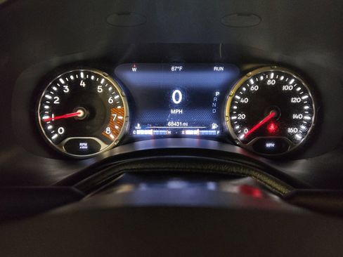 Used 2021 Jeep Renegade Latitude FWD image 23
