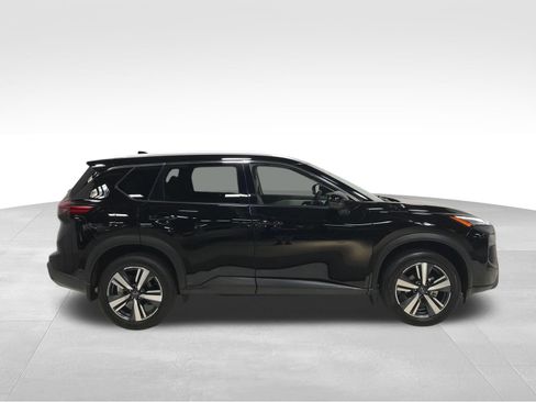 Used 2025 Nissan Rogue SL AWD/4WD image 3