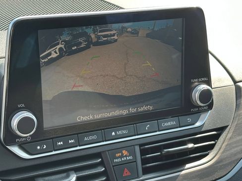 Used 2025 Nissan Altima 2.5 SV FWD image 19