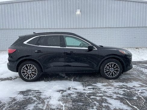 Used 2022 Ford Escape Titanium w/ Titanium Premium Package image 17