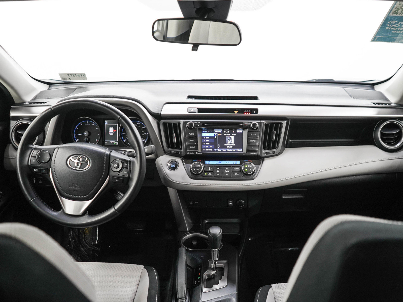 Used 2018 Toyota RAV4 XLE AWD/4WD image 13