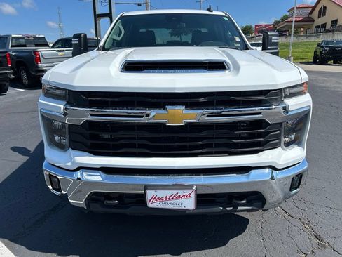 Used 2025 Chevrolet Silverado 2500 LT w/ Convenience Package AWD/4WD image 2