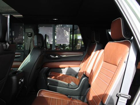 Used 2023 GMC Yukon Denali Ultimate w/ LPO, Floor Liner Package AWD/4WD image 51