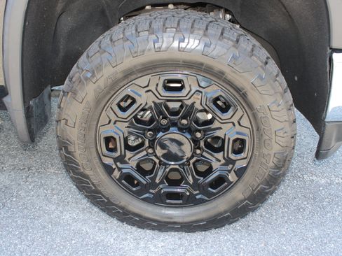 Used 2022 Chevrolet Silverado 2500 LTZ w/ LTZ Plus Package AWD/4WD image 9