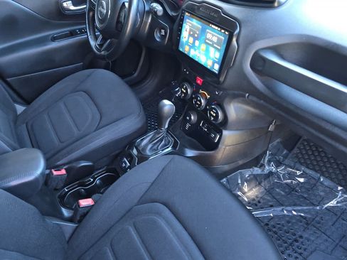 Used 2017 Jeep Renegade Altitude AWD/4WD image 16
