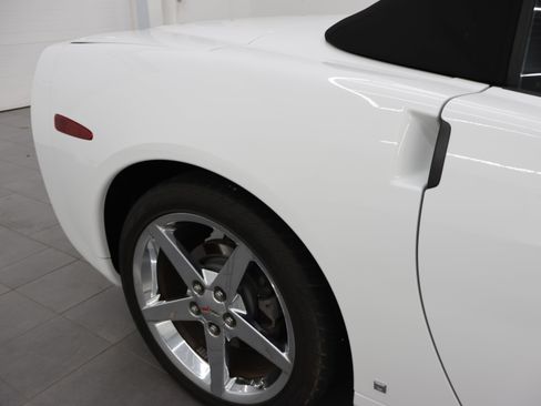 Used 2007 Chevrolet Corvette Convertible w/ Preferred Equipment Group RWD image 23