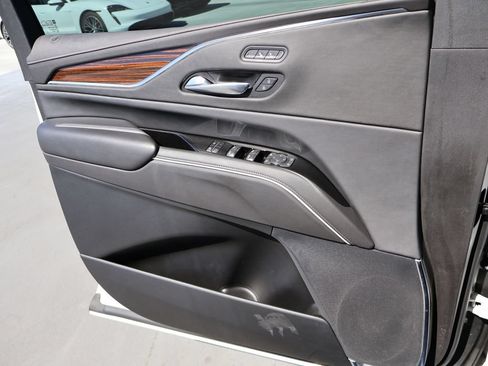 Used 2022 Cadillac Escalade Luxury w/ LPO, Floor Liner Package AWD/4WD image 39