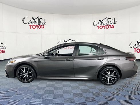 Used 2023 Toyota Camry SE image 4