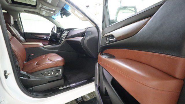 Used 2017 Cadillac Escalade Premium Luxury AWD/4WD image 10