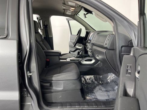 Used 2024 Nissan Frontier SV image 33