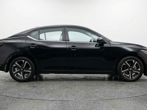Used 2025 Nissan Sentra SV FWD image 11