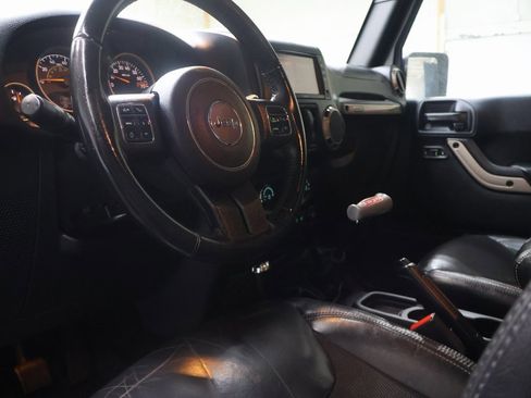 Used 2016 Jeep Wrangler Sahara image 15