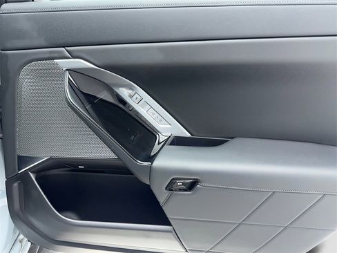 Used 2023 BMW 740i image 46