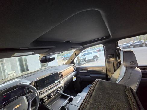 Used 2025 Chevrolet Silverado 2500 High Country w/ Technology Package image 11