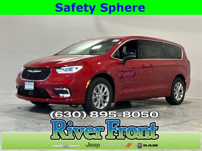 New 2026 Chrysler Pacifica Select