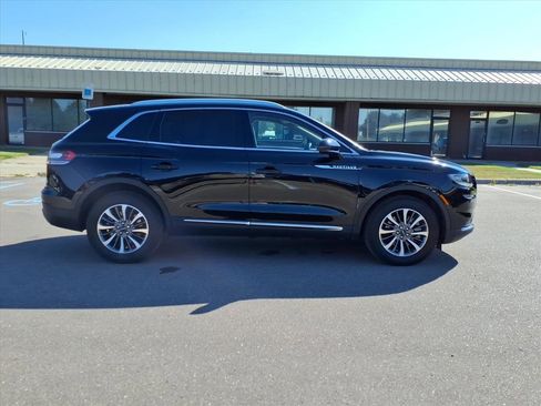 Used 2023 Lincoln Nautilus Standard w/ Premium Package image 6