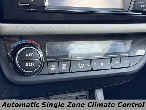 Used 2015 Toyota Corolla LE image 10