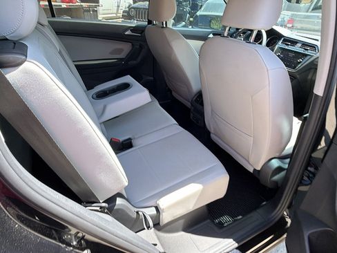 Used 2020 Volkswagen Tiguan SE FWD image 21