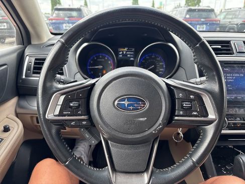 Used 2019 Subaru Outback 2.5i Premium AWD/4WD image 2